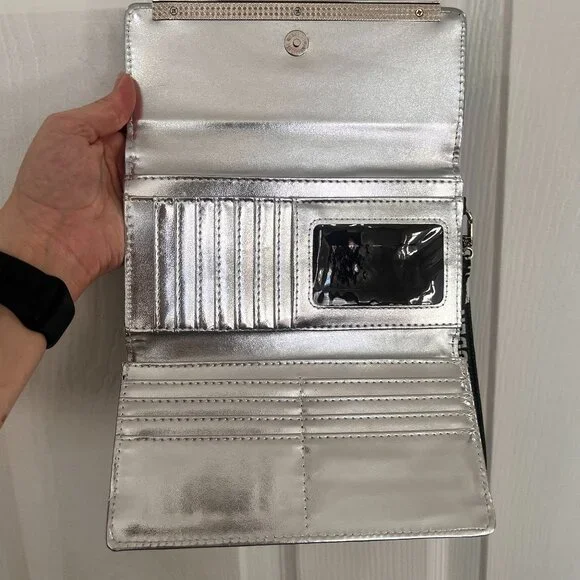 Steve Madden Black & White Logo Wristlet Wallet Crossbody Bag w/ Metal Bar - Picture 6 of 8